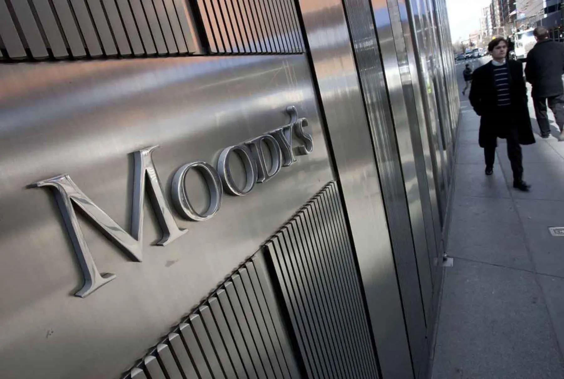 Moody’s: Θετική για τις κυπριακές τράπεζες η ψήφιση για φοροελαφρύνσεις στα ΜΕΔ
