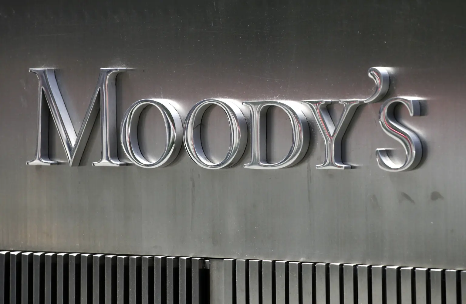 Moody’s: Το ιδιωτικό χρέος η μεγαλύτερη απειλή για την παγκόσμια οικονομία