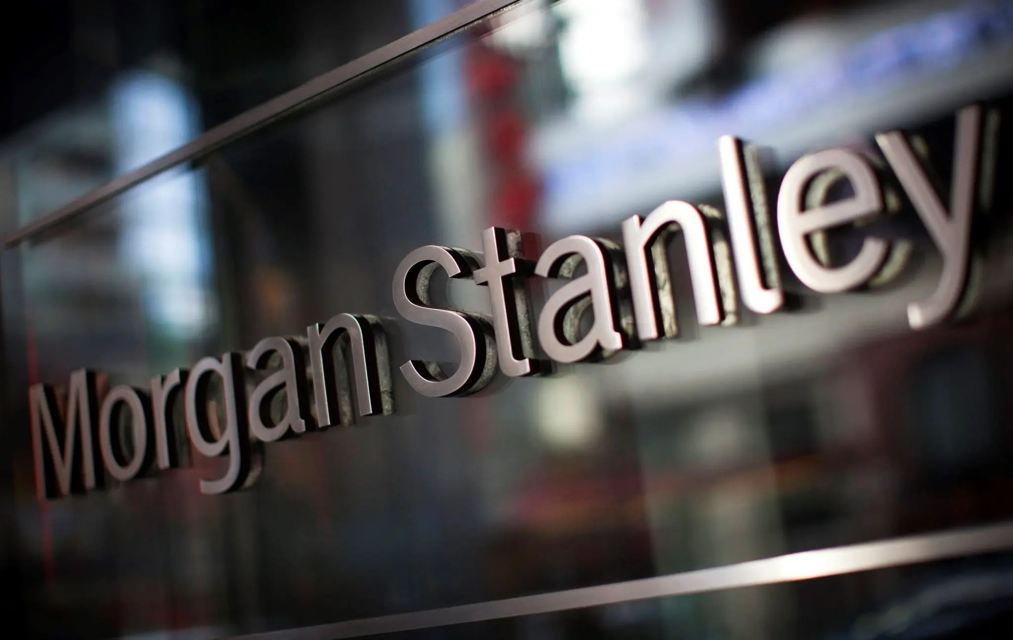 Σε 2.000 απολύσεις προχωρά η Morgan Stanley - Ανησυχίες για τους δασμούς Τραμπ
