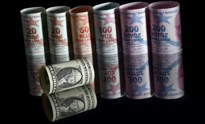 «Ρημαγμένη» βγαίνει από το 2021 η λίρα – Νέα υποχώρηση 5%