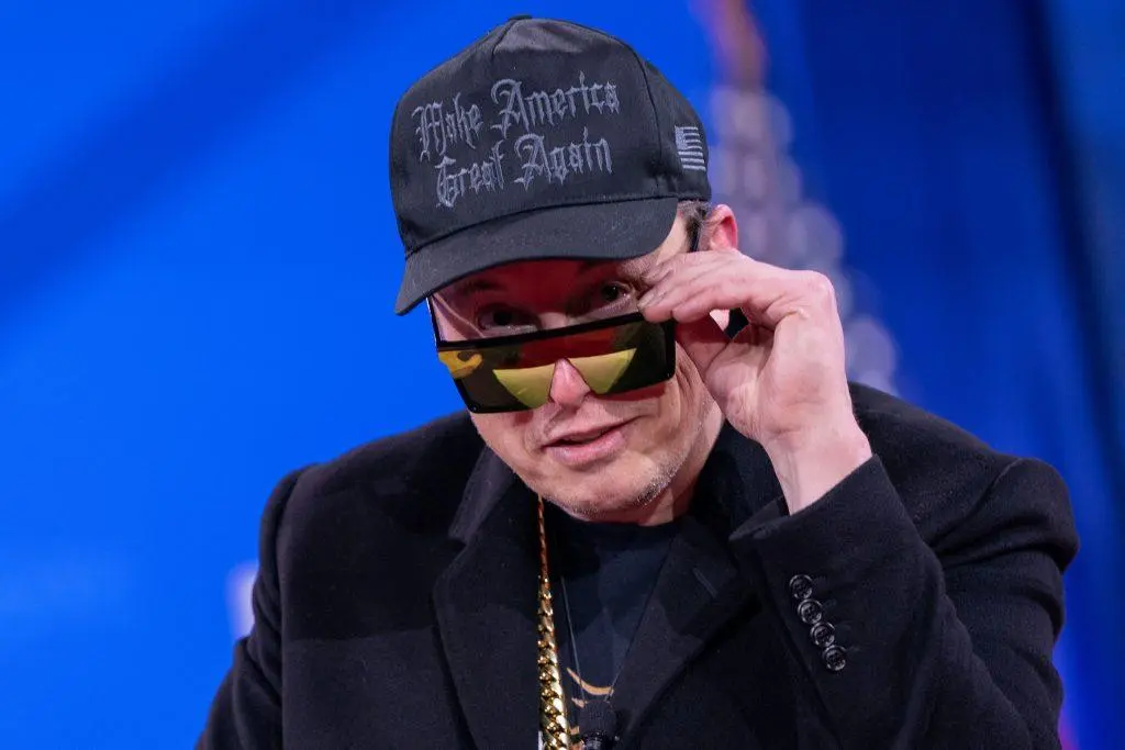 Ίλον Μασκ: Πάνω από 800 δισ. δολάρια η περιουσία του