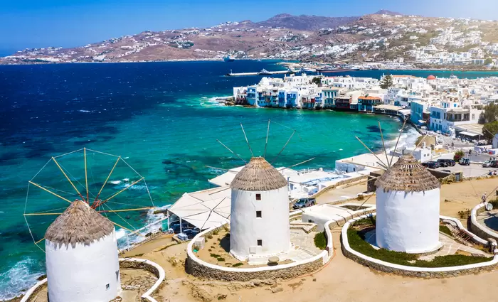 Μύκονος και Σαντορίνη δεν βλέπουν ακόμη το «χρώμα του χρήματος»