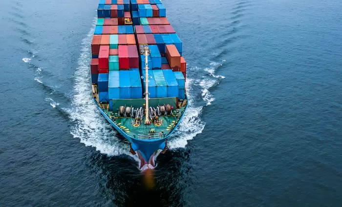 Ναυτιλία: Εφοδιάζονται με χριστουγεννιάτικα ΕΕ και ΗΠΑ