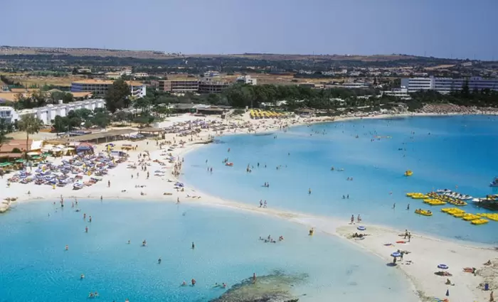 Ζευγάρι ανακηρύχθηκε σε «Πρέσβη Τουρισμού Αγίας Νάπας»