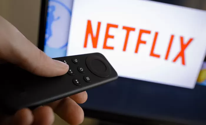 «Πόλεμος» στο τηλεκοντρόλ ανάμεσα σε Netflix, Apple, Walt Disney και Warner