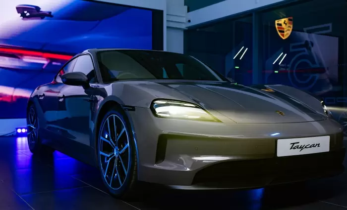 Λαμπερή παρουσίαση του νέου ηλεκτρικού Porsche Taycan