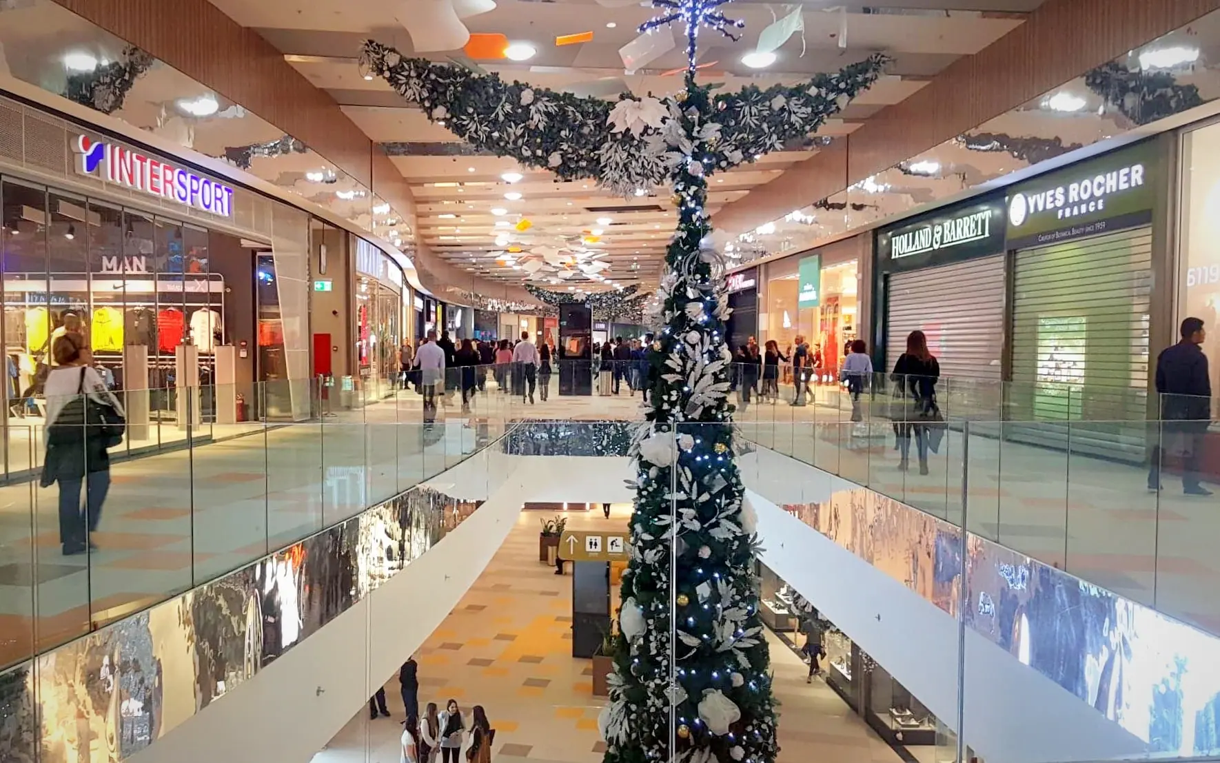 Ράλι εκπτώσεων πριν το ιδιότυπο lockdown