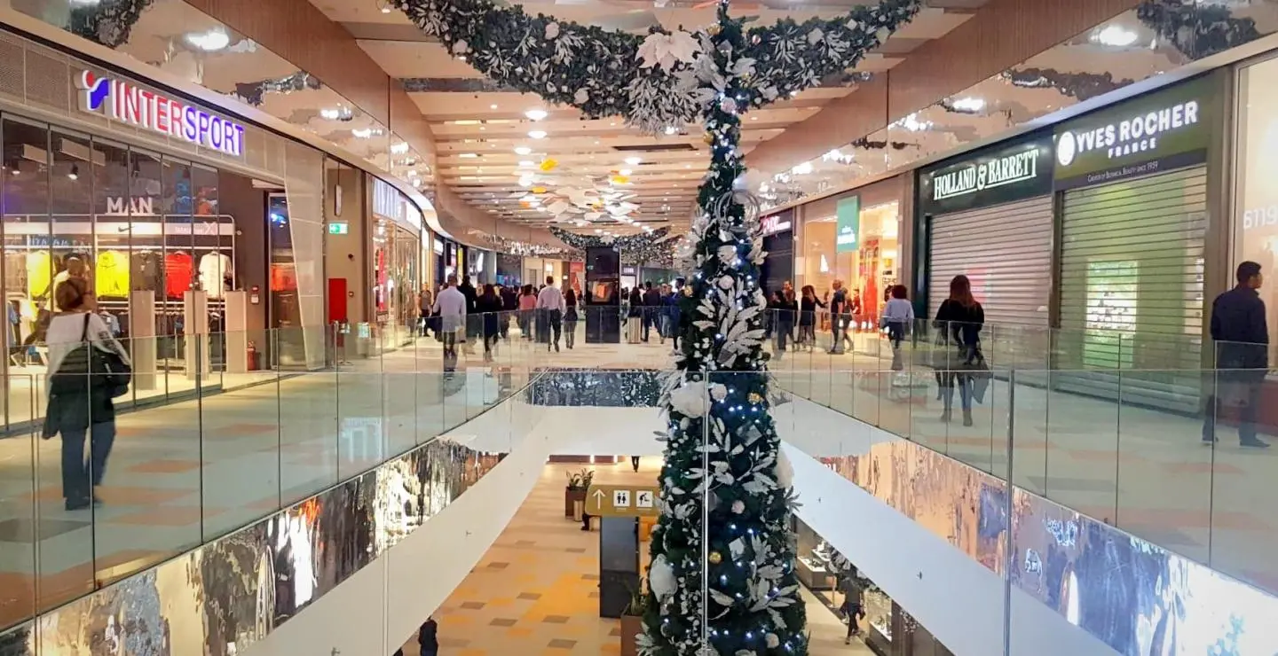 Γίνονται δεύτερες σκέψεις για άνοιγμα των mall