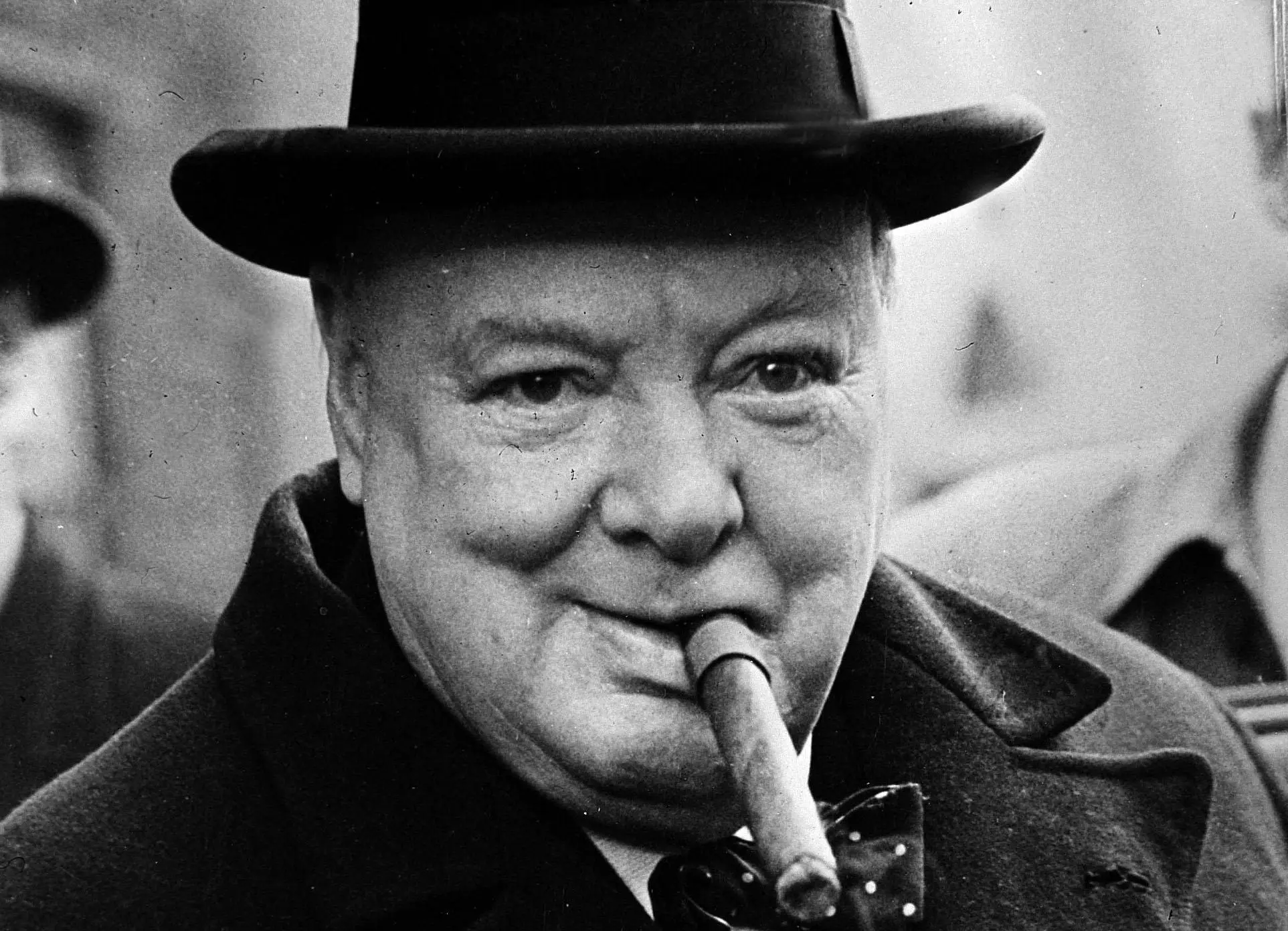 Στο σφυρί πούρο που μισοκάπνισε ο Τσώρτσιλ το 1953