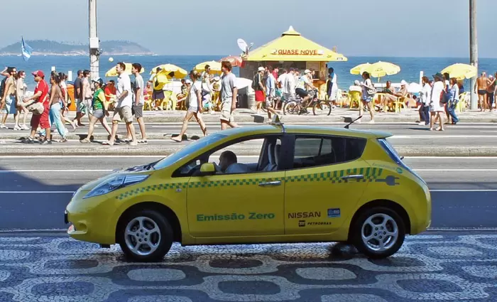 Ηλεκτρικά ταξί κατασκευάζει η Nissan