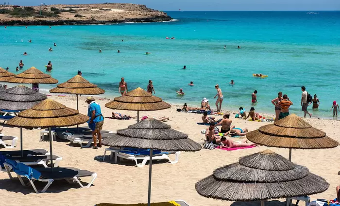 Έφτασαν 76,9% λιγότεροι τουρίστες τον Οκτώβριο στην Κύπρο