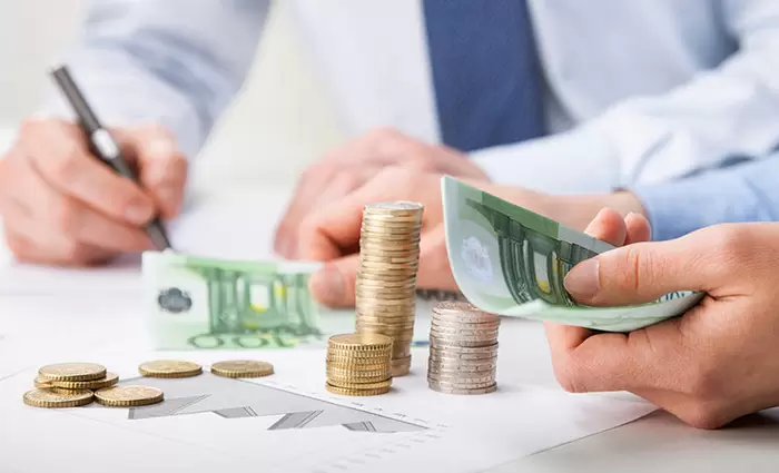 Ευρωζώνη: Αύξηση στο κατά κεφαλήν εισόδημα των νοικοκυριών