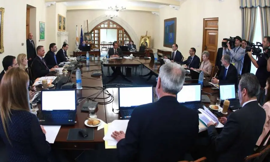 Εγκρίθηκαν τα νομοσχέδια που αφορούν τα εξώδικα