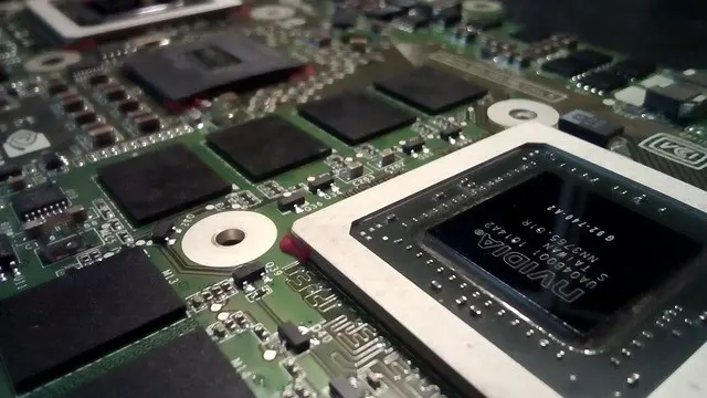 Nvidia: Οι μεγάλες διακυμάνσεις της μετοχής φέρνουν στο προσκήνιο το ράλι για το τσιπ AI