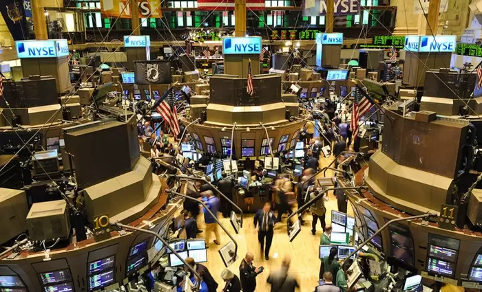 Οι τριγμοί στις διεθνείς αγορές στέλνουν σημάδια ύφεσης (vid)