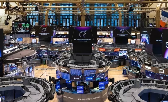 Wall Street: «Ανάσα» μετά τη δέσμευση Τραμπ ότι δεν θα χρησιμοποιήσει βία για τη Γροιλανδία