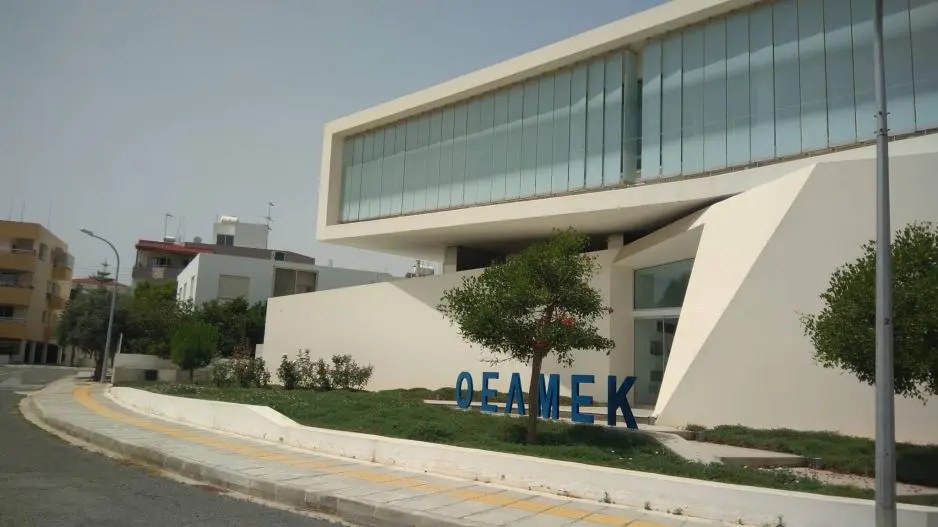 ΟΕΛΜΕΚ: Ετοιμάζει μαζικές προσφυγές για τις αποκοπές μισθών