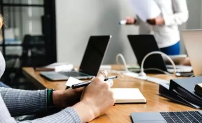 Οι θέσεις γραφείου που εξαφανίζονται - Τι προβλέπουν οι ειδικοί για την επόμενη δεκαετία