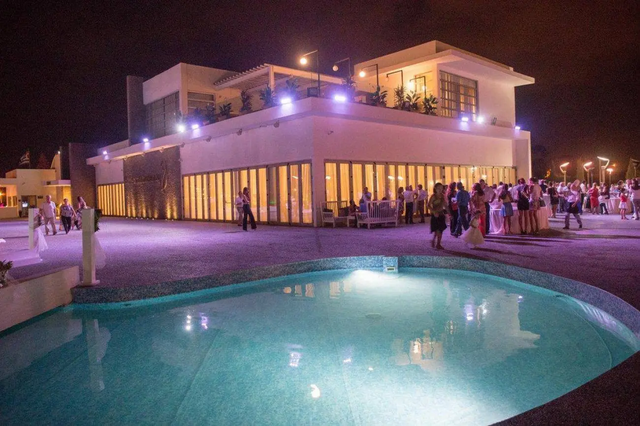 Αναστολή της κατεδάφισης του Κτήματος Μακένζυ (pic)