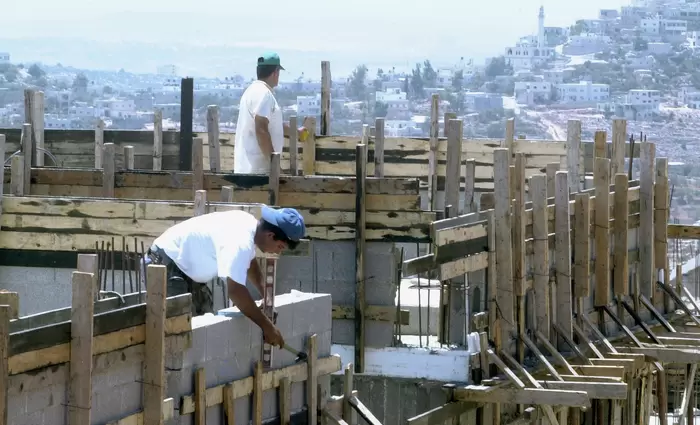 Νέα αποκλιμάκωση στις τιμές κατασκευαστικών υλικών τον Μάρτιο