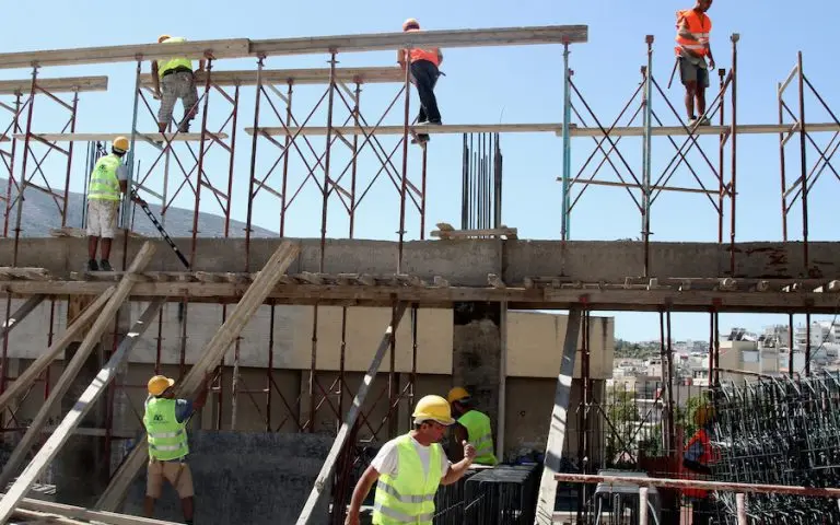 Ετήσια αύξηση 8,15% τον Μάρτιο στα κατασκευαστικά υλικά