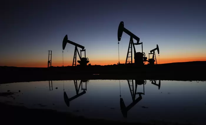 Πετρελαϊκή καταιγίδα: Τέσσερα απειλητικά σενάρια στη σκιά πιθανής επίθεσης των ΗΠΑ στο Ιράν