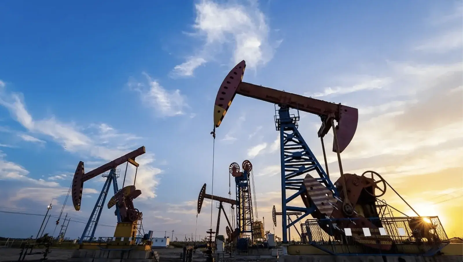 Πετρέλαιο: Πού οδηγούνται οι τιμές μετά το ράλι - Ανησυχία για τα Στενά του Ορμούζ