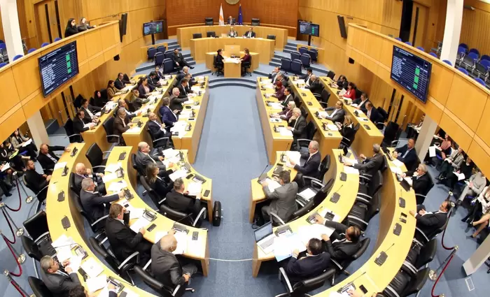 Μέτρα για την στήριξη της Οικονομίας  - Ο λόγος τώρα στην Βουλή