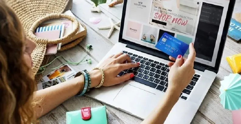 Αγαπημένο μου ρομπότ, τι ρούχα να αγοράσω; - Πώς ψωνίζουν οι νέοι