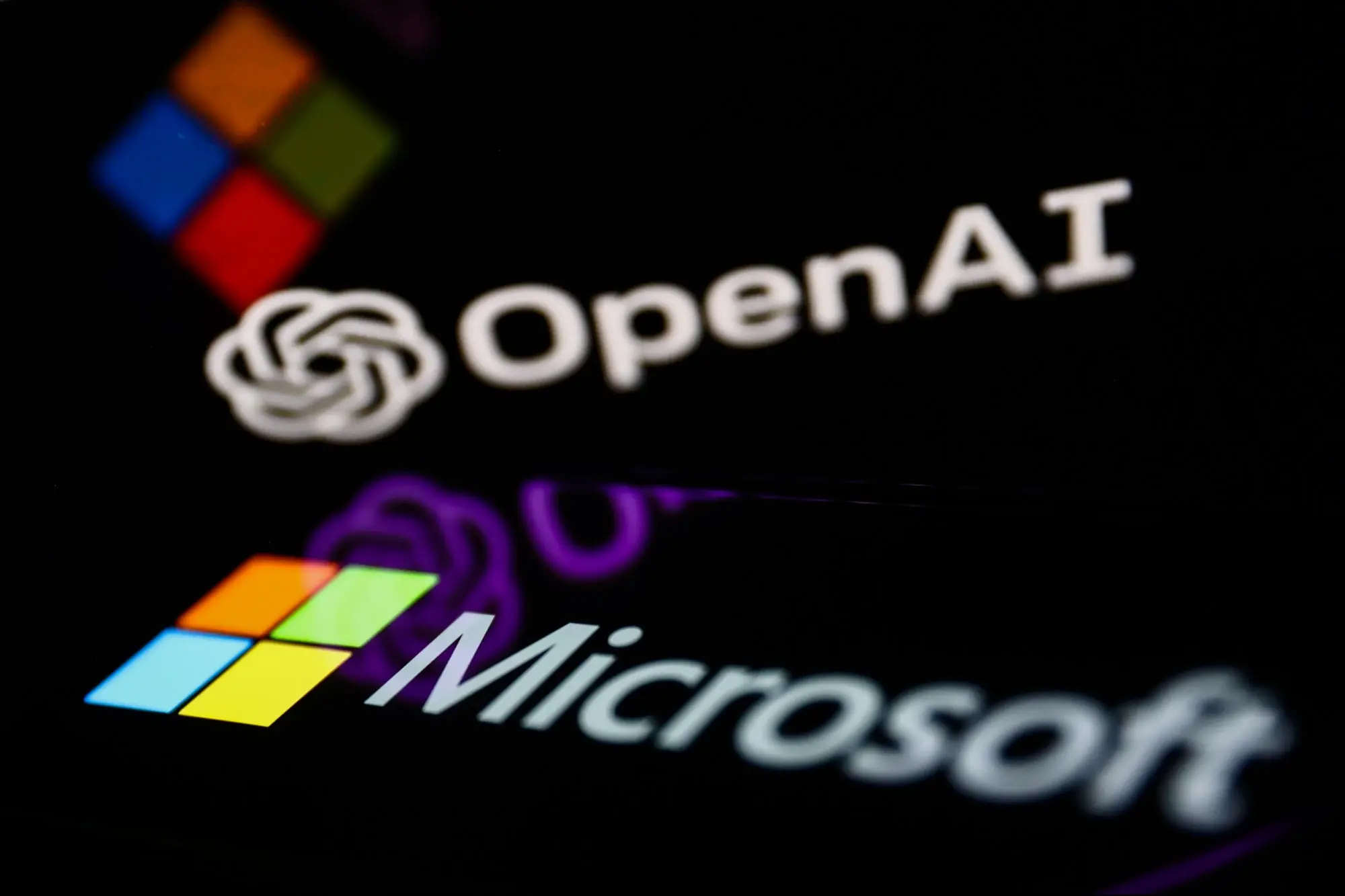 OpenAI: Μicrosoft και άλλοι μέτοχοι προσπαθούν να φέρουν τον Sam Altman πίσω