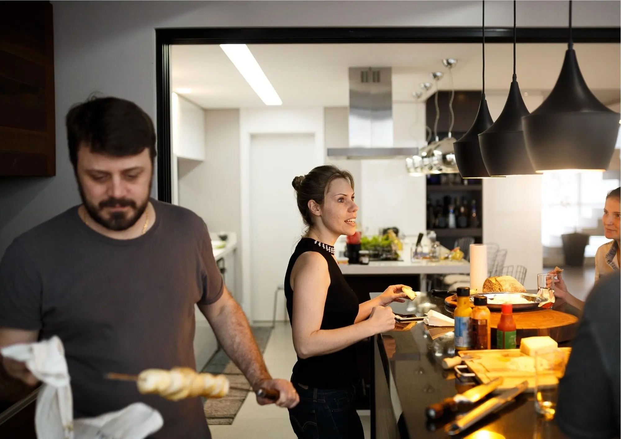 Μόνο με έγκριση του Υπουργείου η συνάθροιση άνω των 50 ατόμων