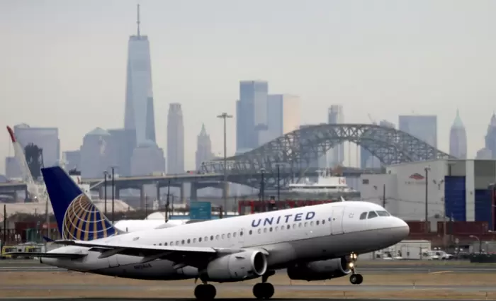Η United Airlines θα πληρώσει το μεγαλύτερο πρόστιμο που επιβλήθηκε σε αεροπορική