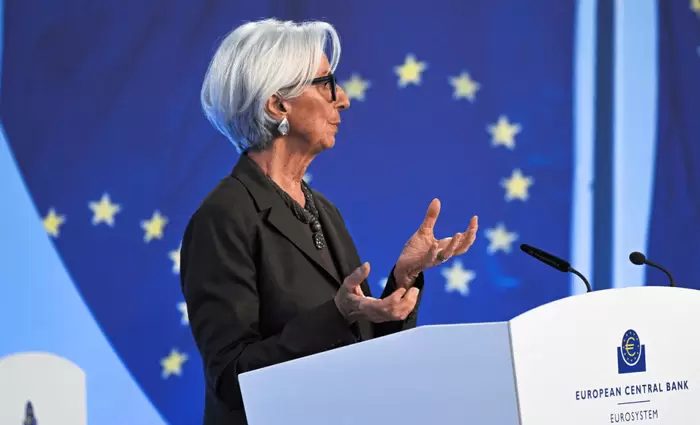 Λαγκάρντ: Παραμένω επικεντρωμένη στη δουλειά μου – Τι λένε πηγές της ΕΚΤ