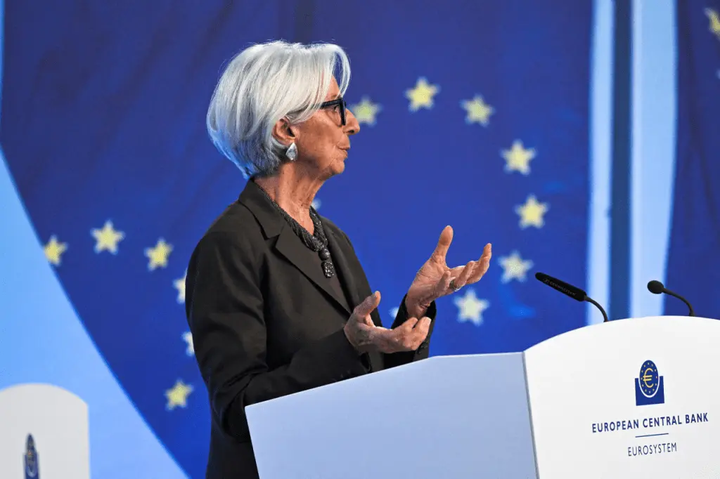 Λαγκάρντ: Παραμένω επικεντρωμένη στη δουλειά μου – Τι λένε πηγές της ΕΚΤ