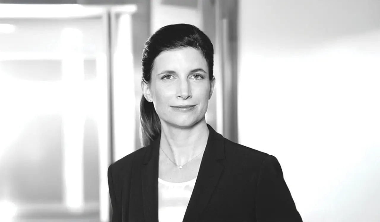 Ποια είναι η νέα CEO της Commerzbank - Πώς θα αποκρούσει την επίθεση της UniCredit