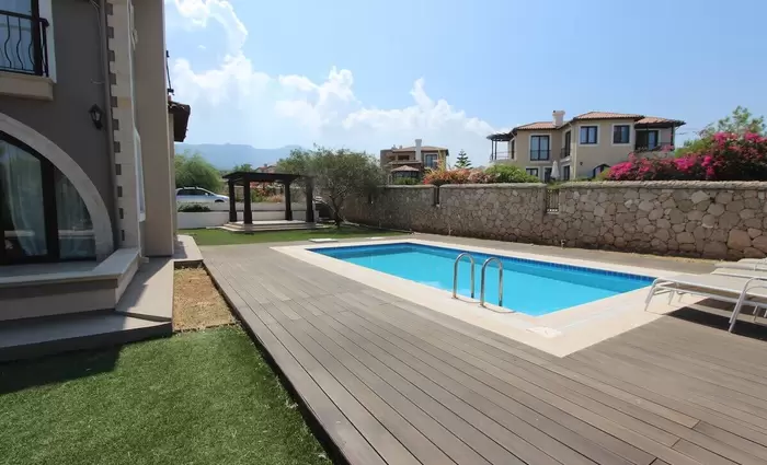 Ξένοι αγοράζουν ακίνητα στα κατεχόμενα