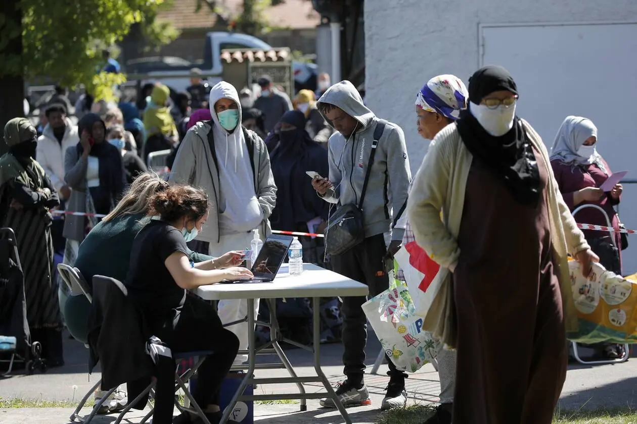 Ουρές από φοιτητές στην Γαλλία για να πάρουν δωρεάν τρόφιμα