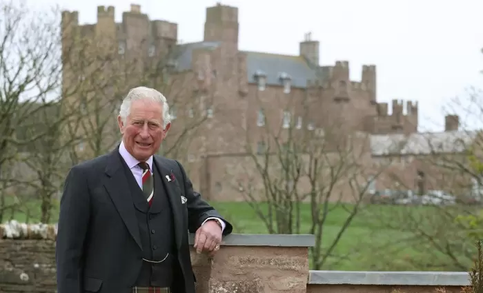 Ο Πρίγκιπας Κάρολος ανοίγει «Bed & Breakfast» στην Σκωτία