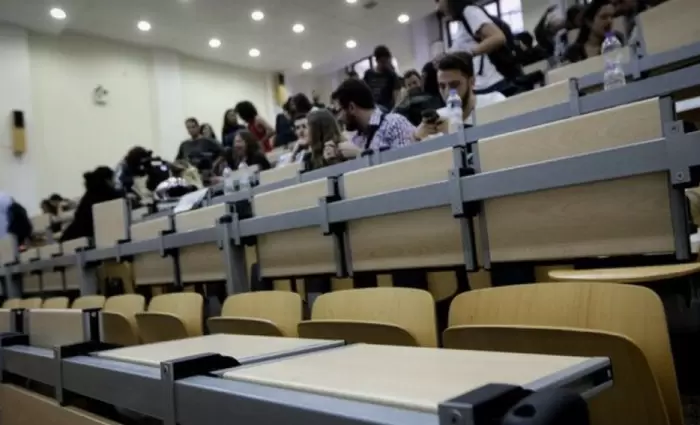 Μετ’ εμποδίων το πράσινο φως για τα ξενόγλωσσα προγράμματα στα δημόσια πανεπιστήμια