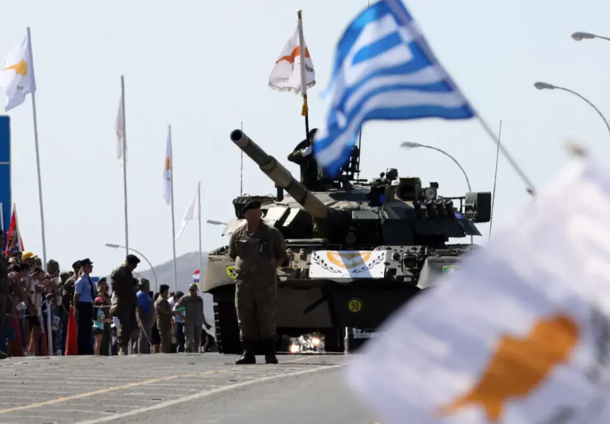 28η Οκτωβρίου: Ποια καταστήματα είναι ανοιχτά και πώς αμείβονται όσοι εργάζονται