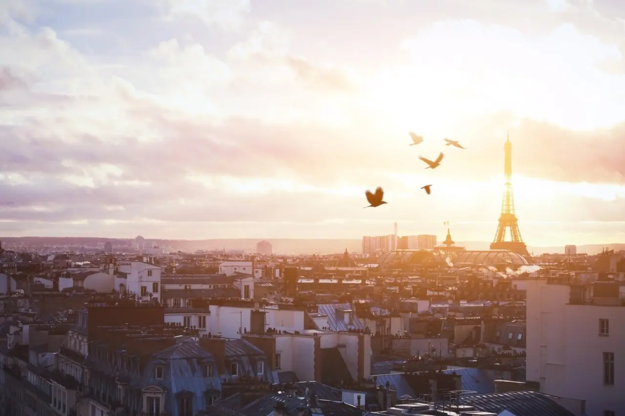 Παρίσι: Πολιτική κρίση και φόροι απειλούν την αγορά πολυτελών ακινήτων