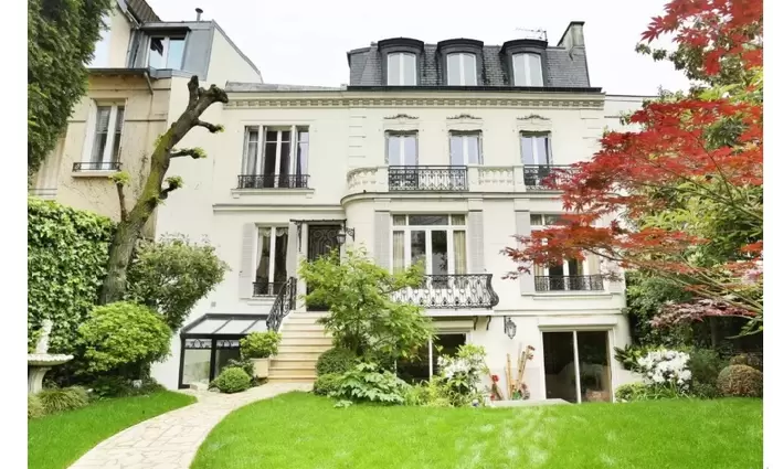 H πιο ακριβή περιοχή του Παρισιού – Έχει μόνο 100 σπίτια, πύλη εισόδου και 24ωρη φύλαξη