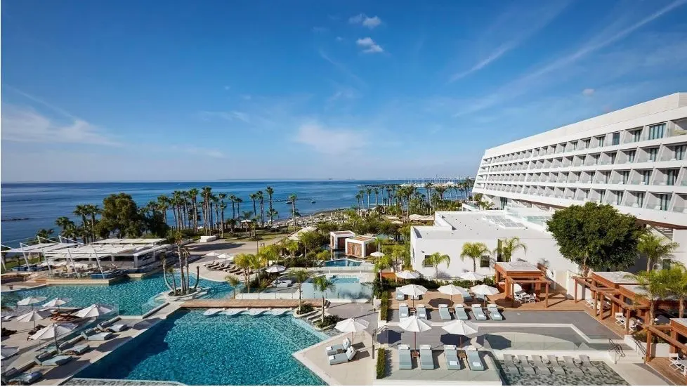 Ποδαρικό με νέα deals στον ελληνικό τουρισμό και έντονο άρωμα.. Κύπρου