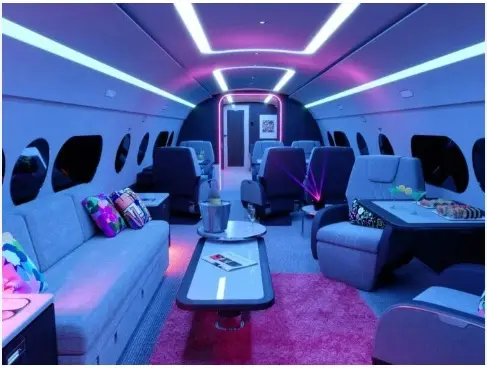 Το πρώτο σκάφος για ιπτάμενα πάρτι