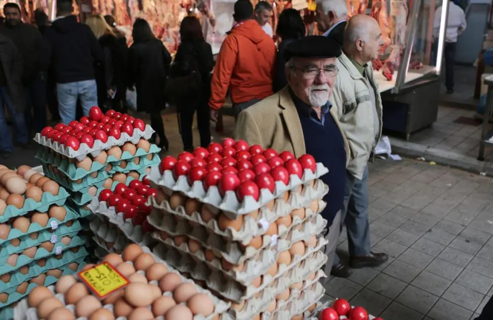 Περιορίζουν τις αγορές τους στα απαραίτητα για το Πάσχα οι Κύπριοι