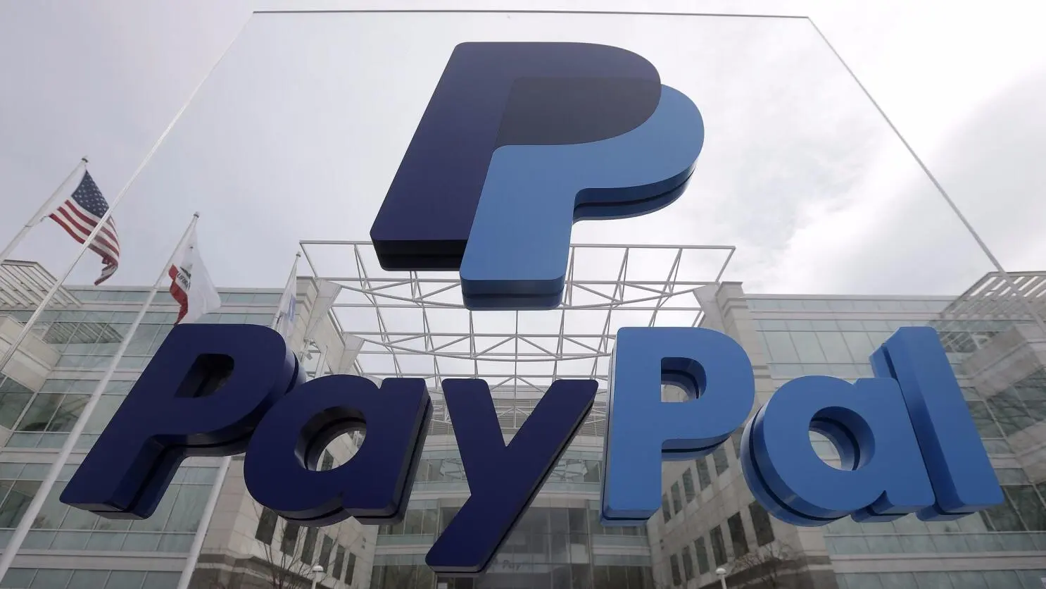 Η PayPal ετοιμάζει τράπεζα: Στόχος τα δάνεια σε μικρές επιχειρήσεις και οι αποταμιεύσεις που θα δίνουν τόκους