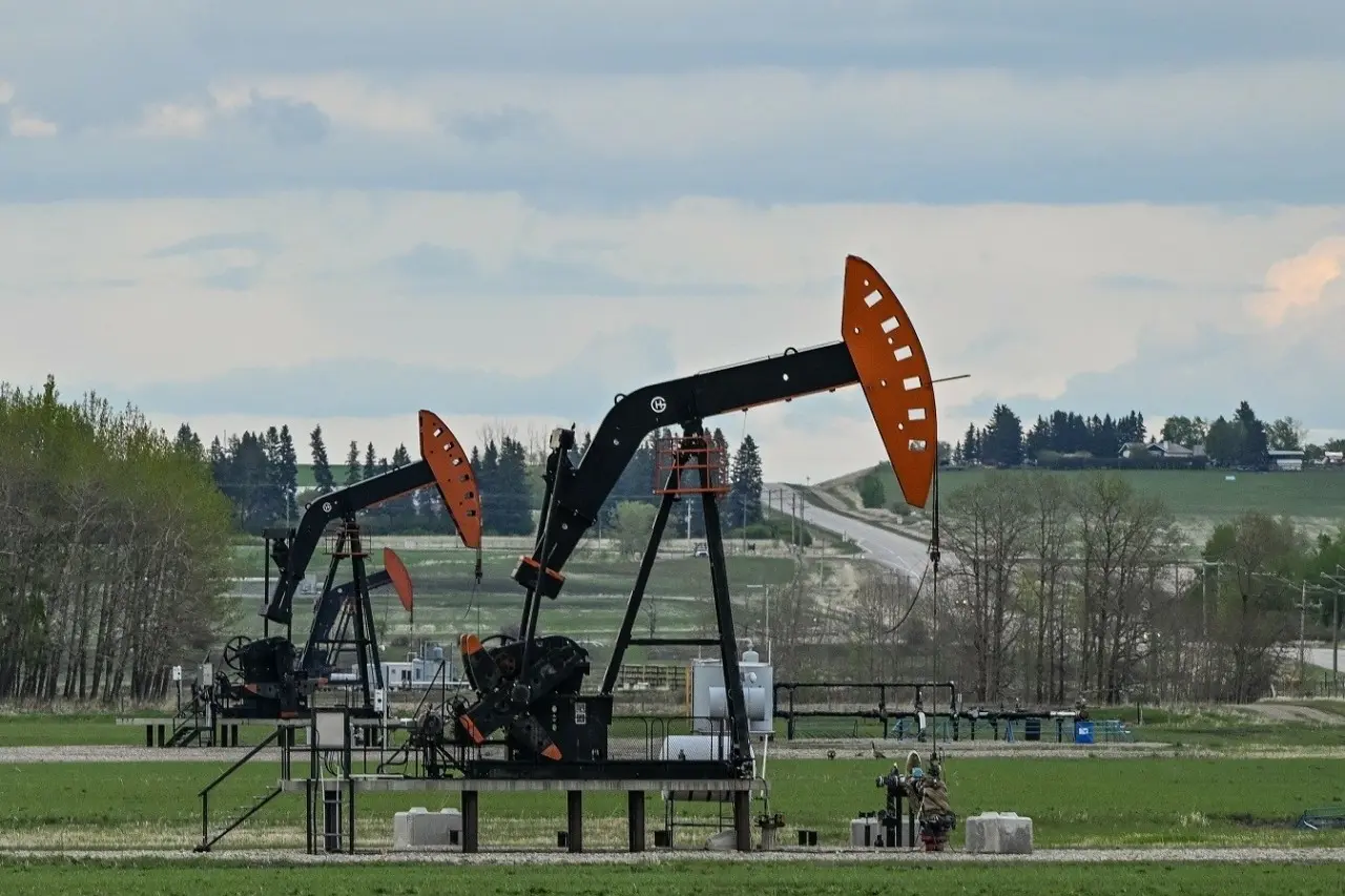 Νήσοι Κουκ: «Κρίκος» που βοηθά Ρωσία και Ιράν να διαθέτουν το πετρέλαιό τους παρά τις κυρώσεις