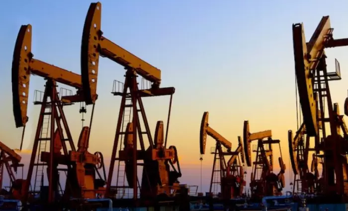 Πετρέλαιο: Τα αμερικανικά αποθέματα πέφτουν, οι τιμές ανεβαίνουν