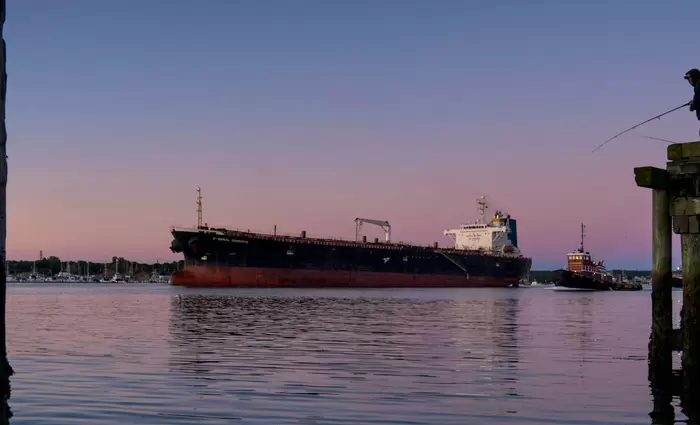 Αγκυροβόλησαν 19 δεξαμενόπλοια στην Τουρκία