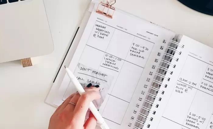 Ζητούνται 3 βοηθοί γραμματείς με μισθό μέχρι €3,018